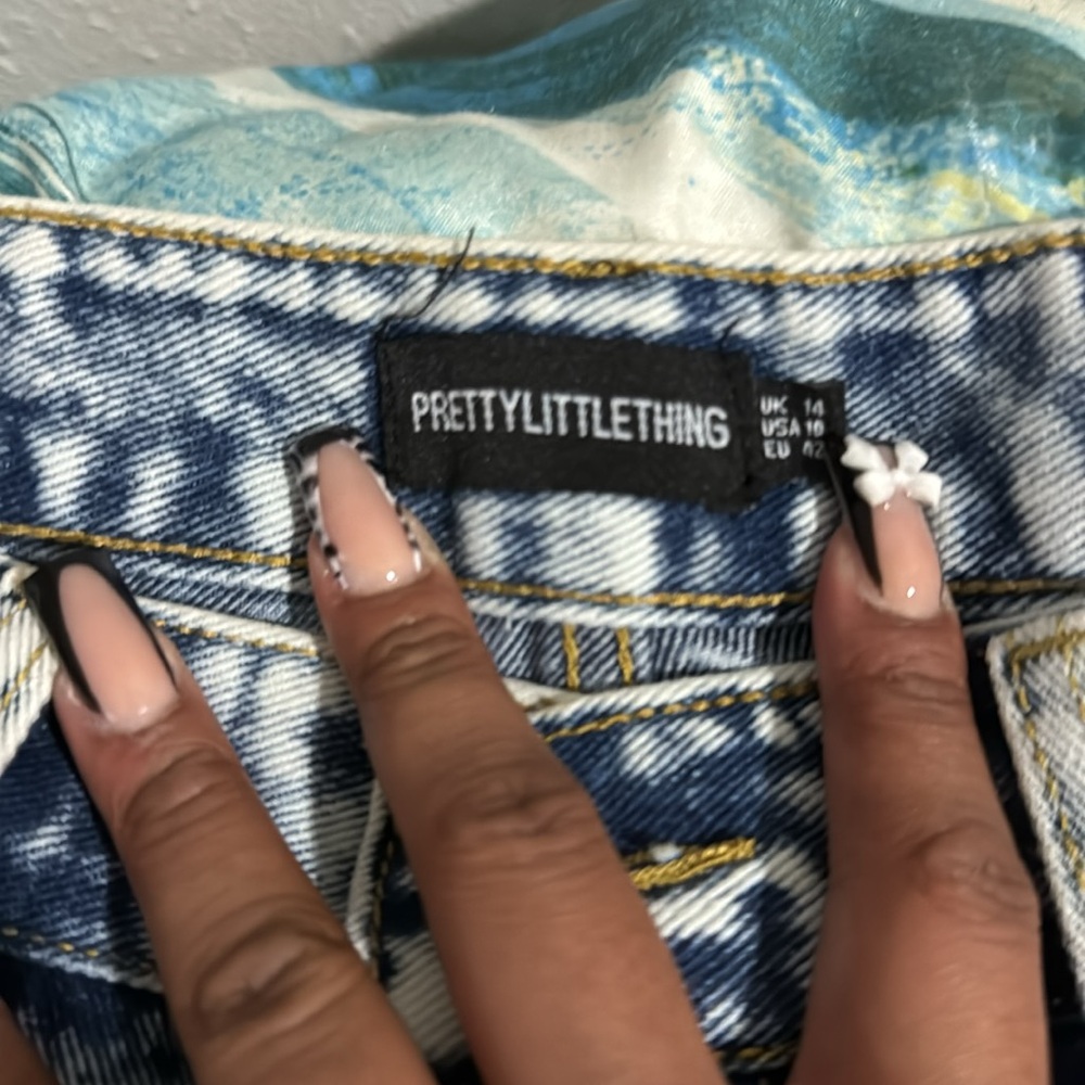 PrettyLittleThing Jeans - Picture 6 of 7